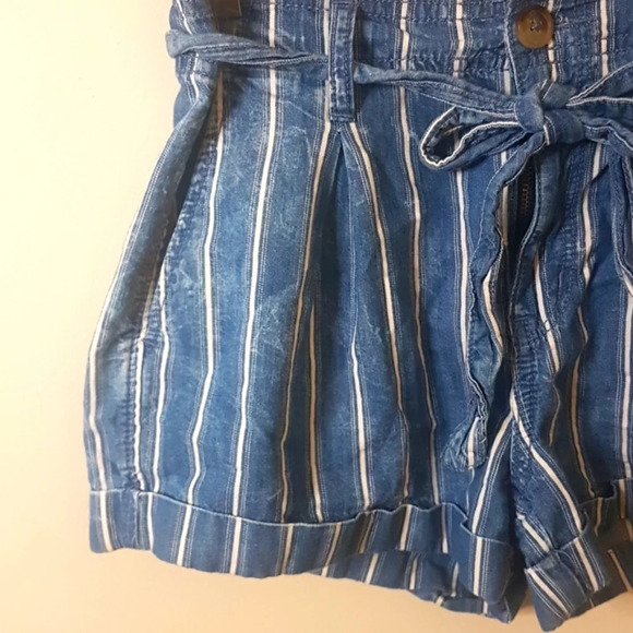 American Eagle striped paper bag waisted cuffed chambray shorts SZ 2 - Picture 4 of 8